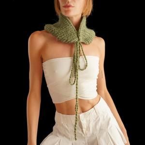 Green alpaca/acrylic knit collar / scarf with long ties